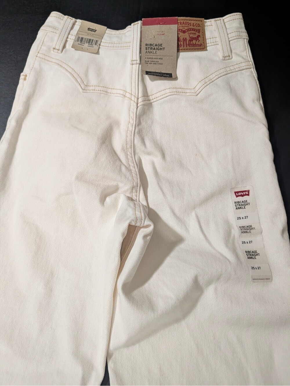 Levi's 25x27 Ribcage Straight Ankle, Bareback Style NWT
